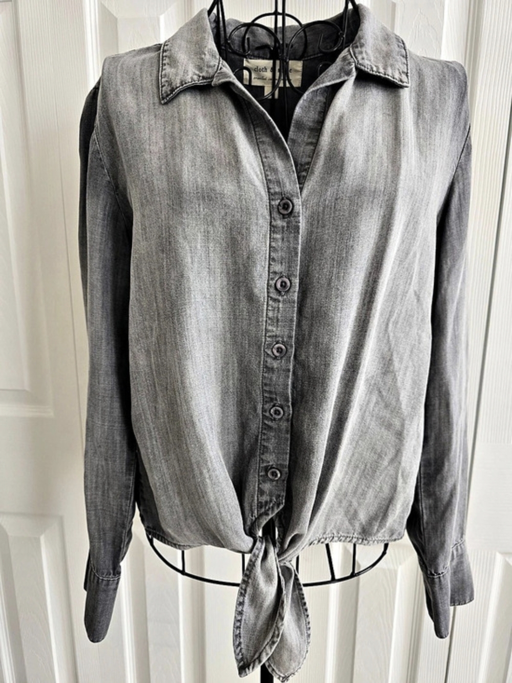 cloth & stone Gray Tie-Front Button Down Size Small